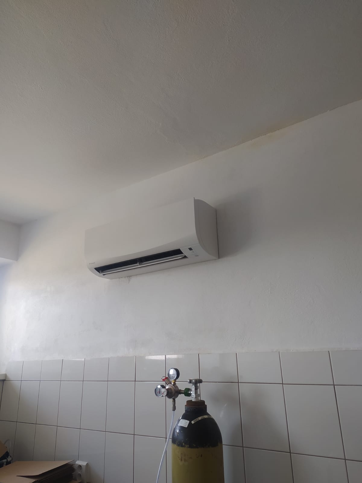 Vnútorná jednotka pri chladničke s liekmi